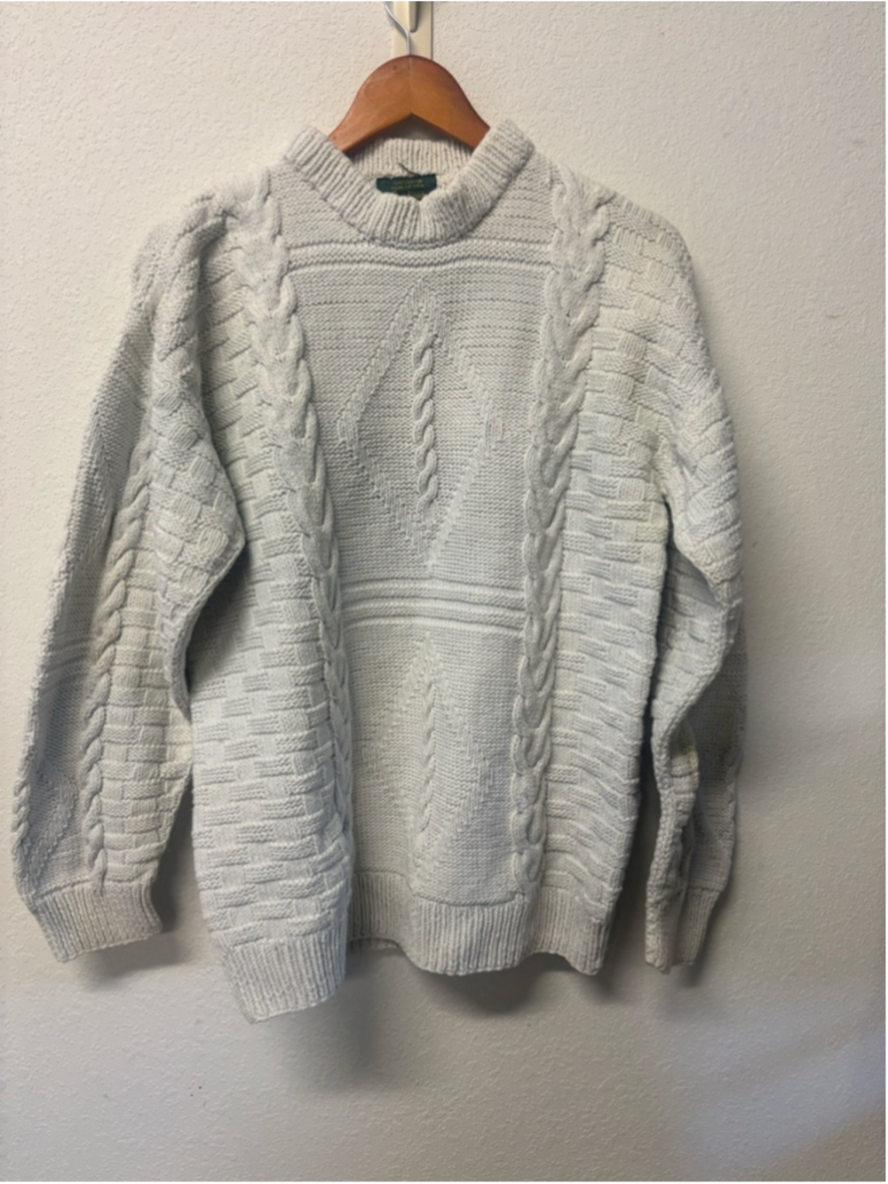 Vintage Hand Knit Sweater Chuncky White/Light Gray Cable Knit Sweater M